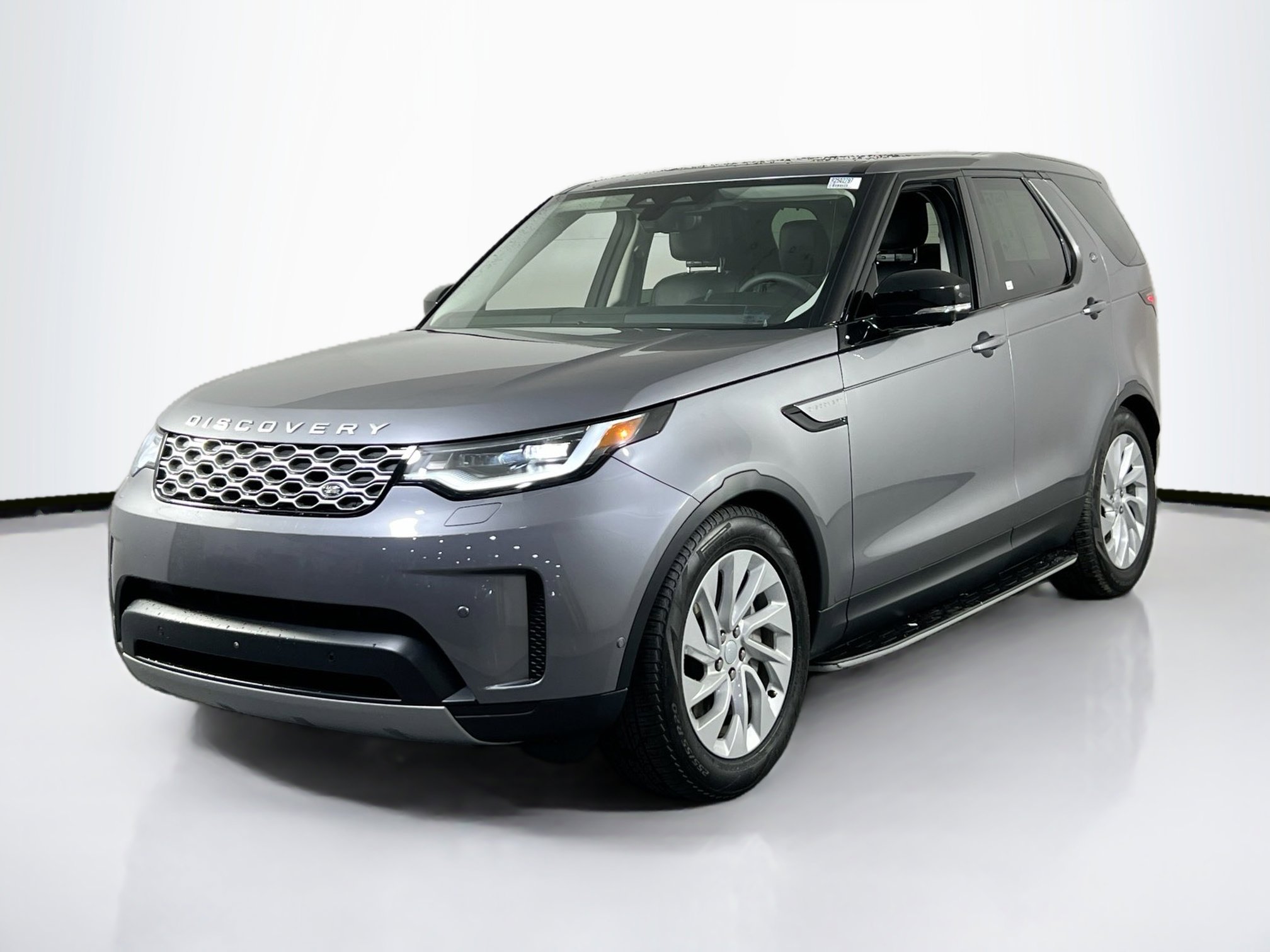 Used 2024 Land Rover Discovery S image 1