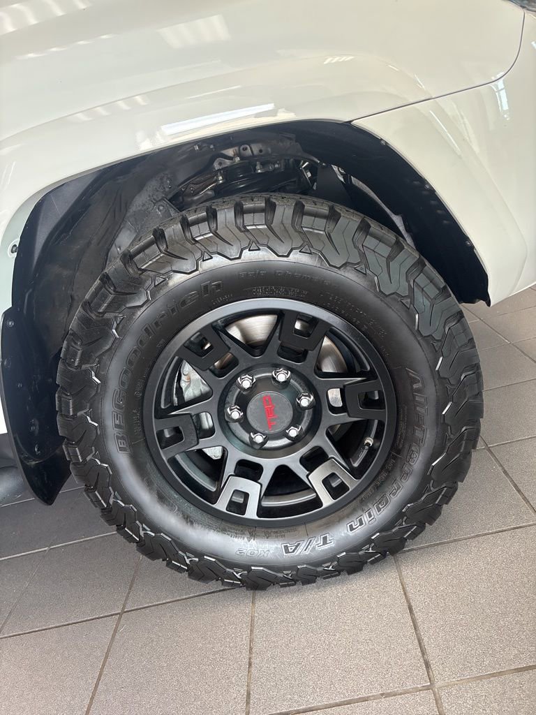 Used 2021 Toyota 4Runner SR5 Premium w/ Moonroof Package AWD/4WD image 11