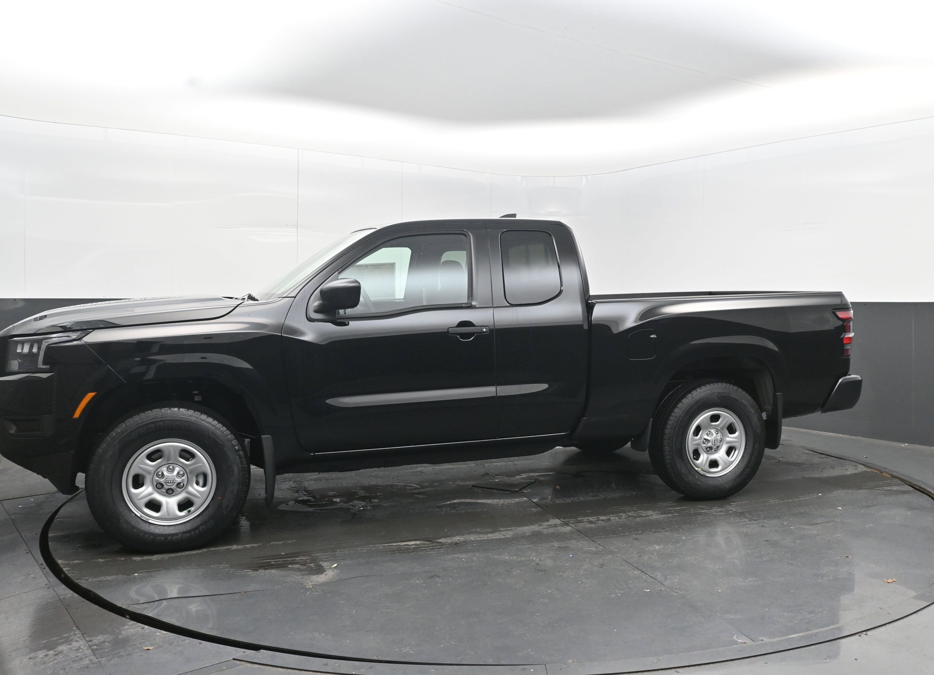 New 2026 Nissan Frontier S image 4