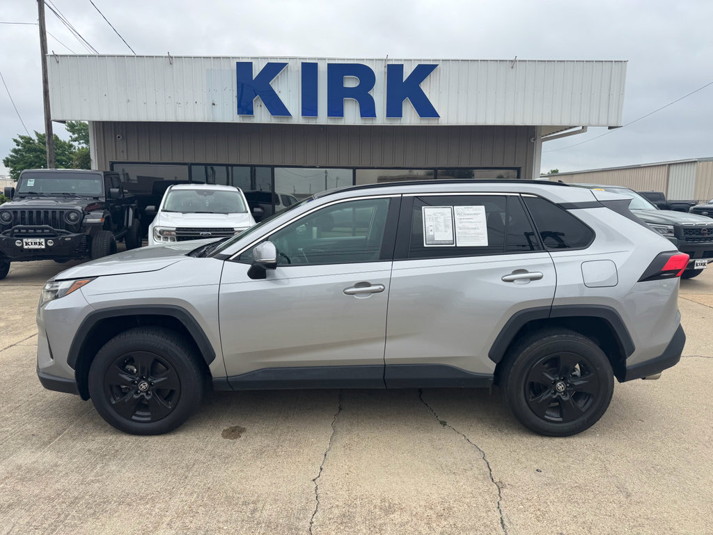 Used 2023 Toyota RAV4 XLE AWD/4WD image 2