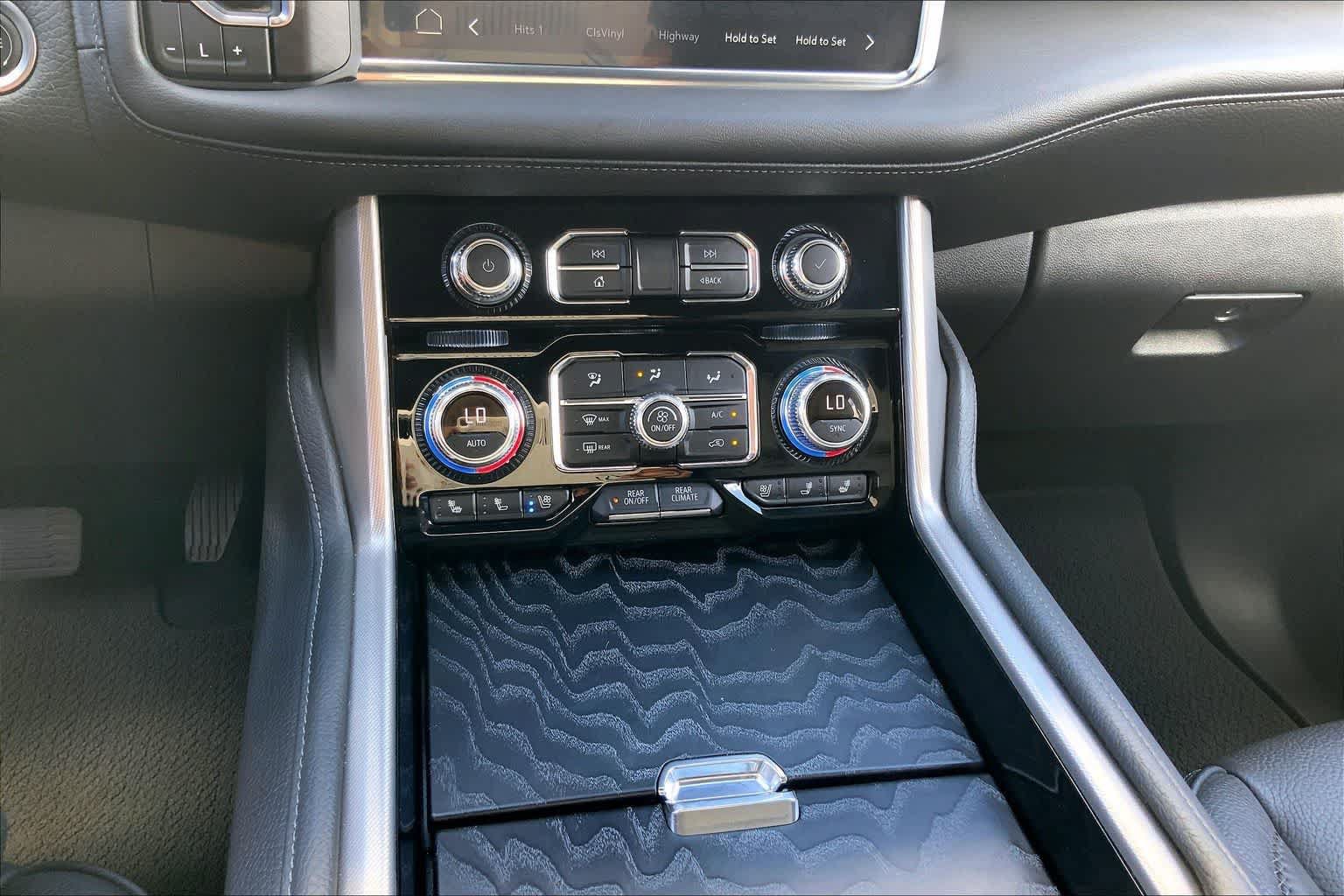 Used 2024 GMC Yukon Denali AWD/4WD image 34
