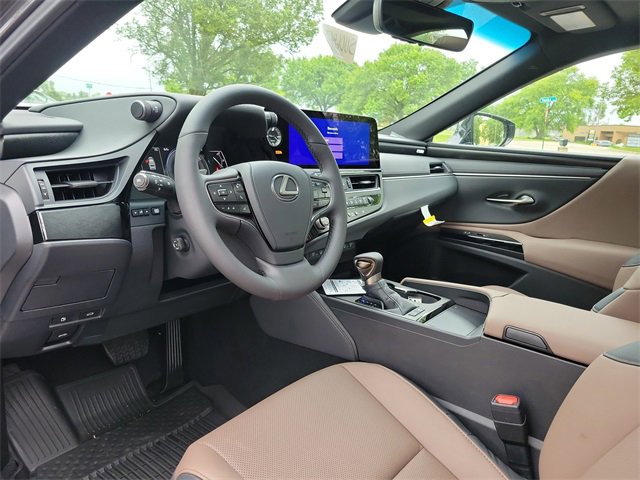 New 2025 Lexus ES 300h w/ Premium Package image 19