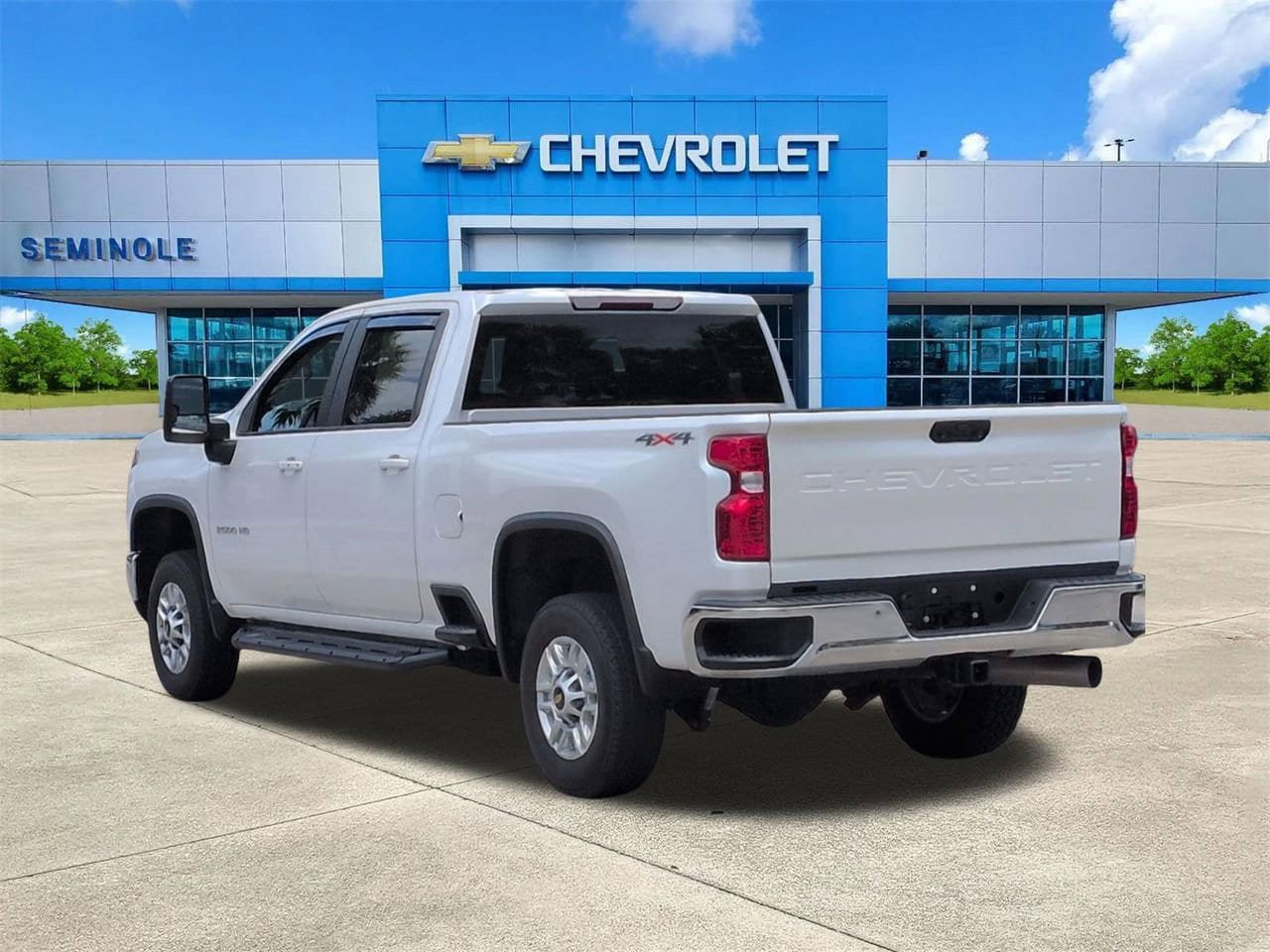 Used 2024 Chevrolet Silverado 2500 LT AWD/4WD image 3