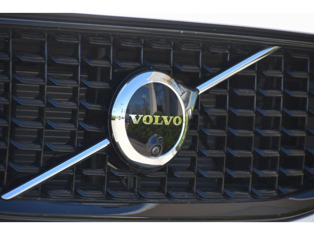 Certified 2025 Volvo XC60 B5 Plus w/ Protection Package Premier image 10