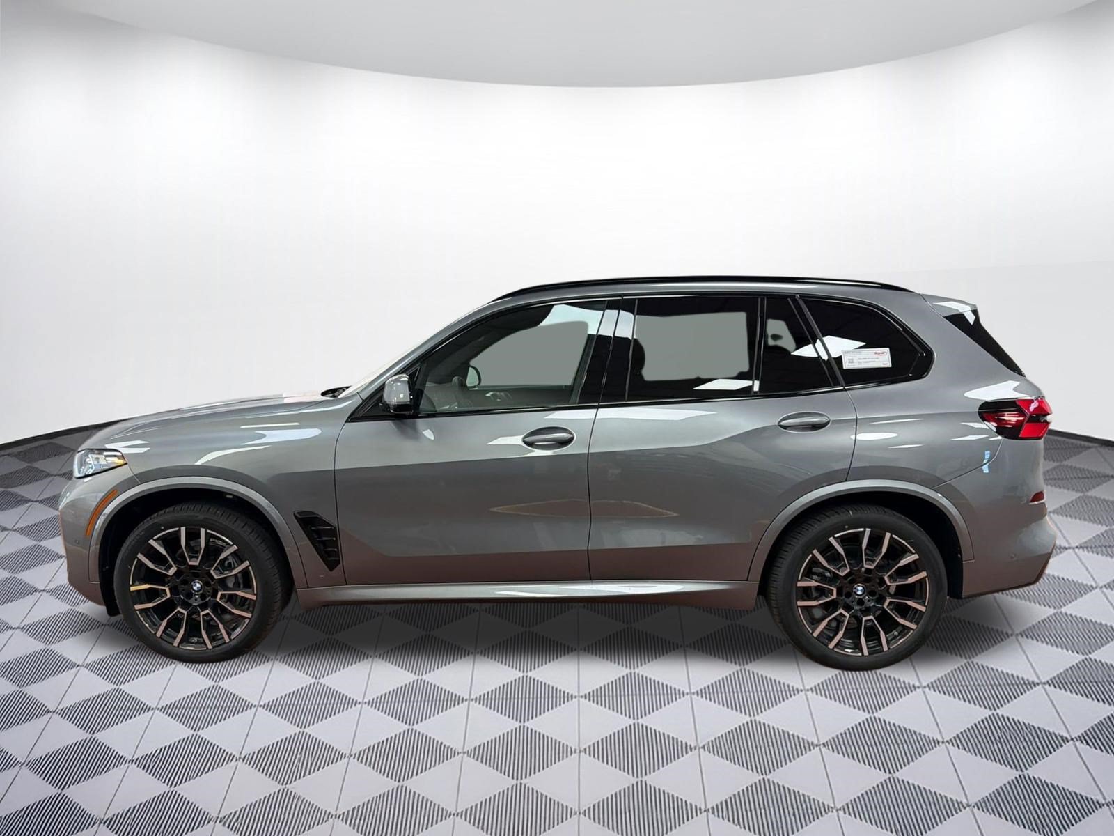 Used 2026 BMW X5 xDrive40i w/ M Sport Package AWD/4WD image 2