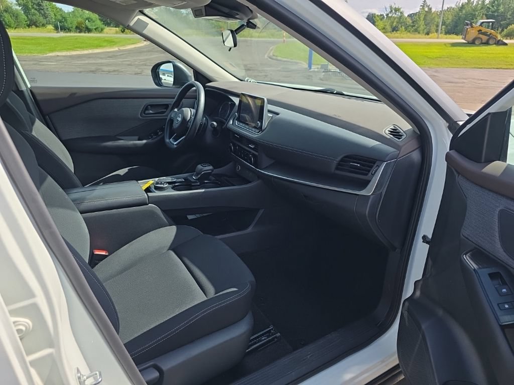 Used 2023 Nissan Rogue S AWD/4WD image 20