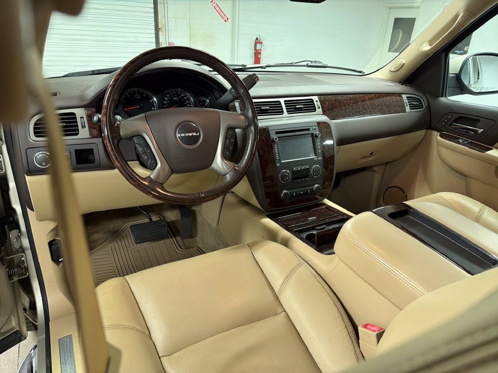 Used 2014 GMC Yukon Denali RWD image 29