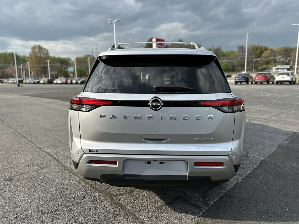 Used 2024 Nissan Pathfinder SL w/ Lighting Package (N92) image 6