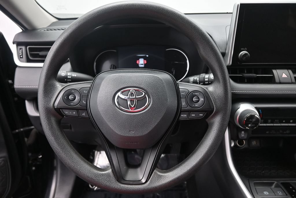 Used 2025 Toyota RAV4 XLE FWD image 22