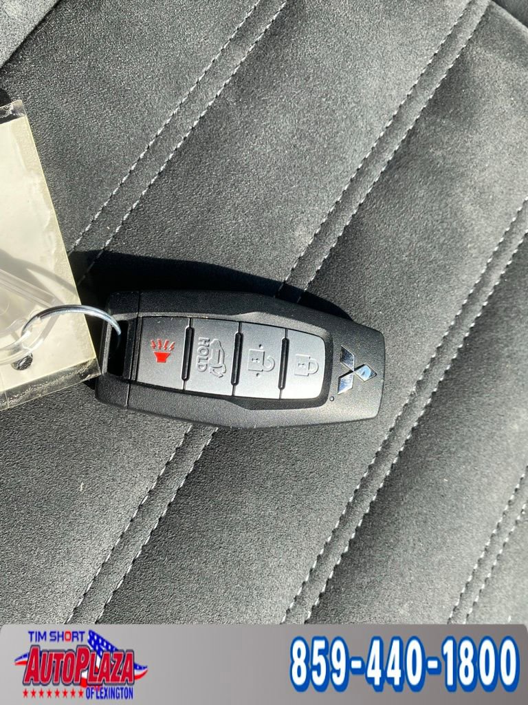 Used 2023 Mitsubishi Outlander SE image 45