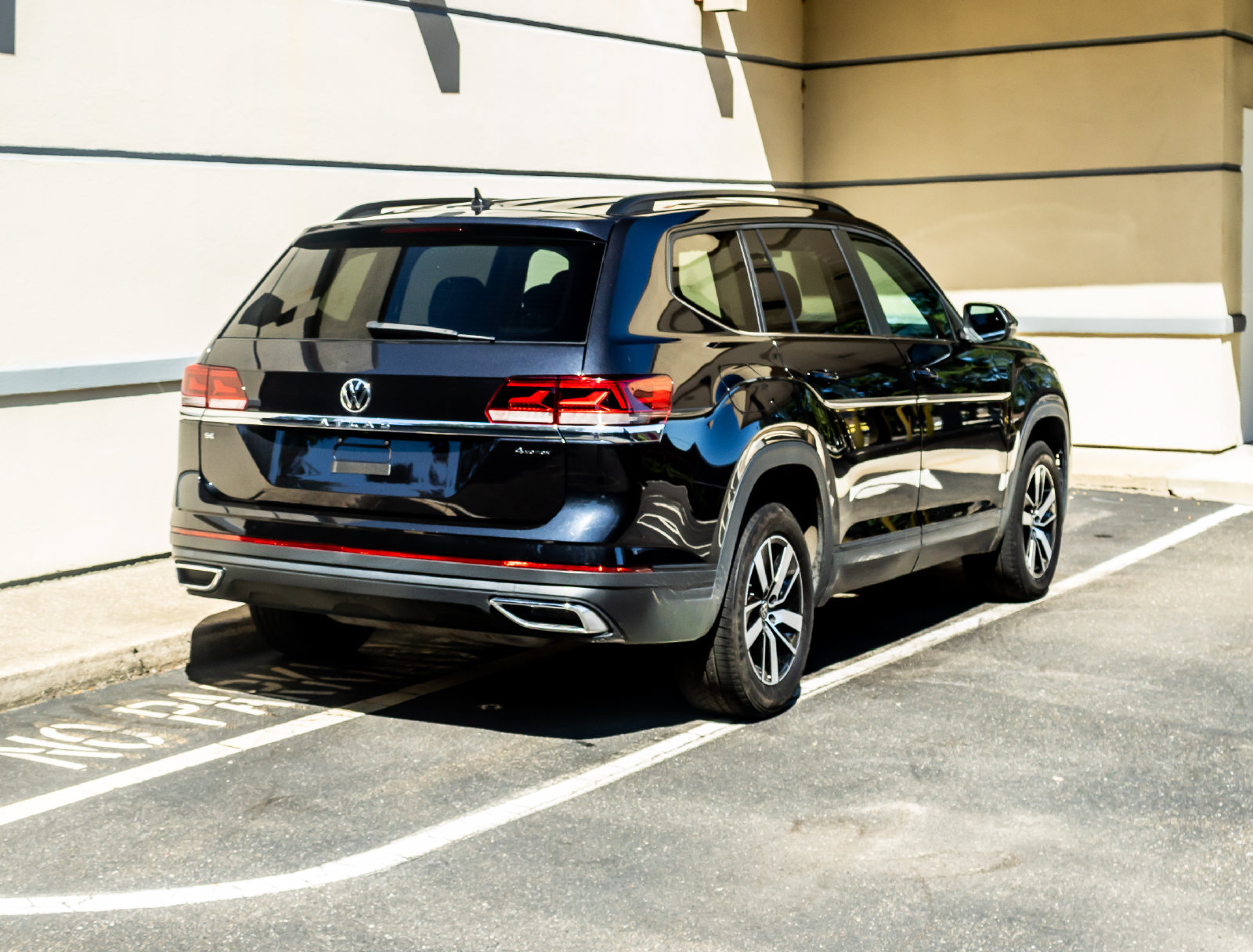 Used 2023 Volkswagen Atlas SE AWD/4WD image 7