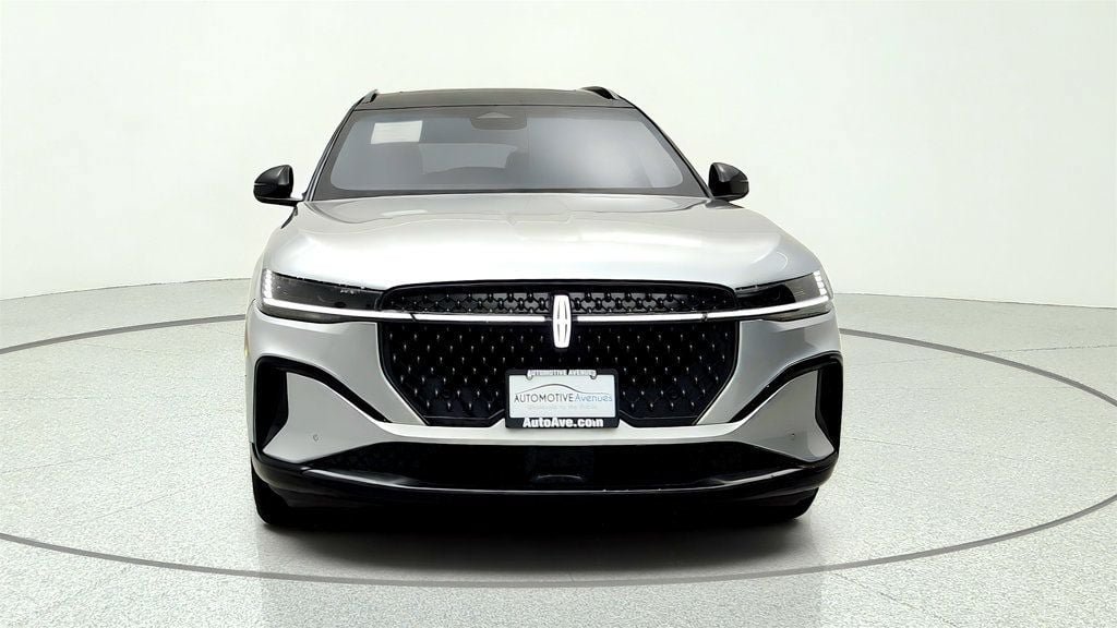 Used 2024 Lincoln Nautilus Reserve w/ Equipment Group 202A AWD/4WD image 2