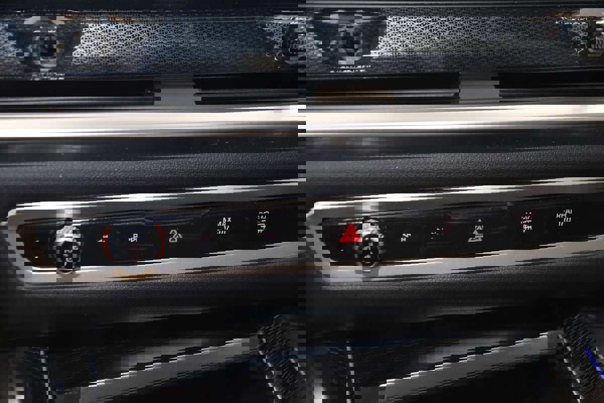 Used 2025 BMW X6 xDrive40i image 34