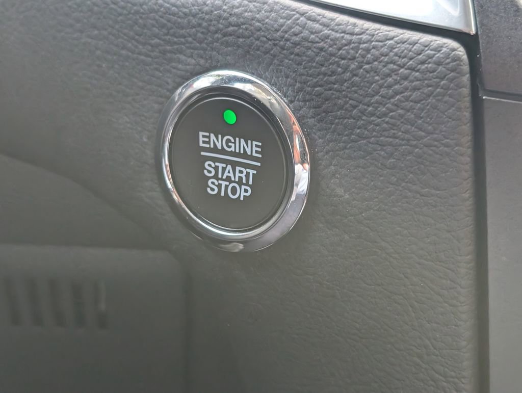 Used 2020 Ford Edge Titanium FWD image 32