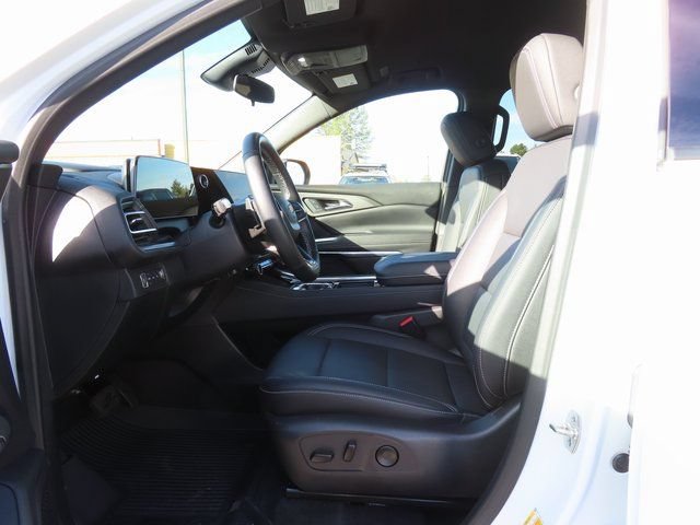 Used 2025 Chevrolet Traverse LT AWD/4WD image 13