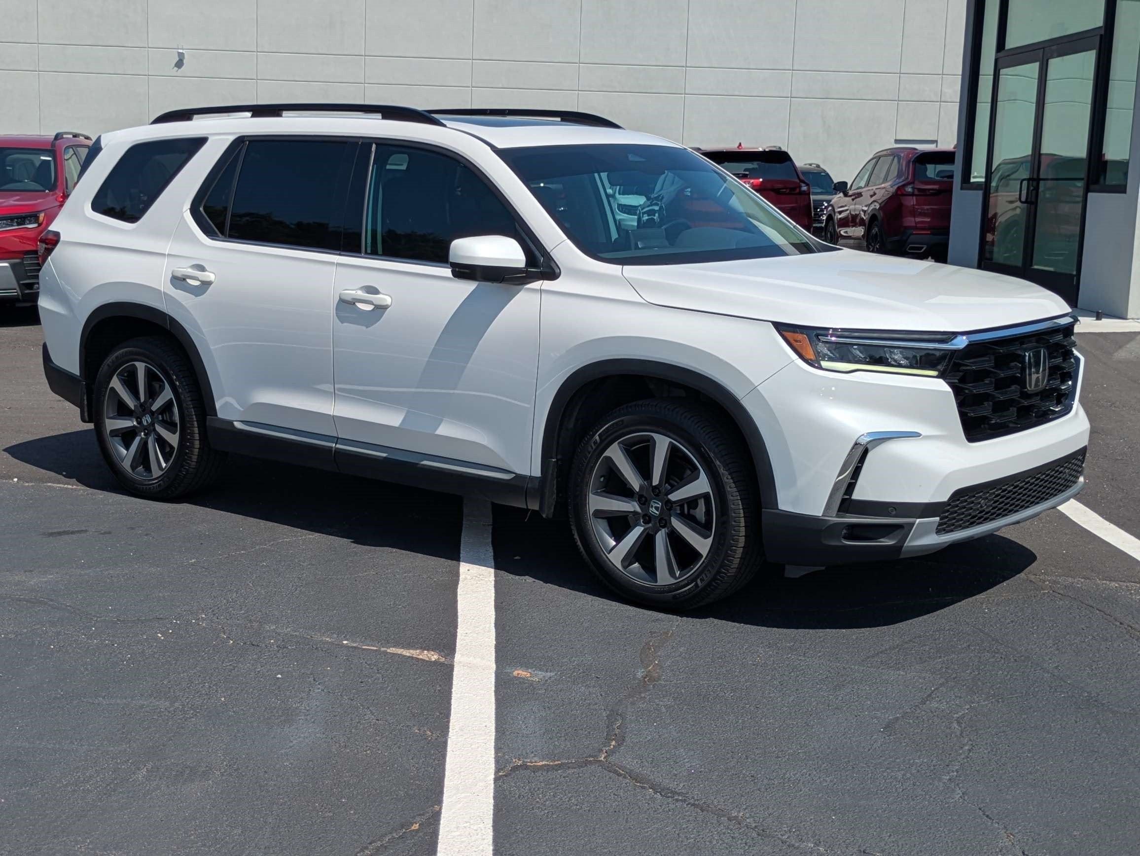 Certified 2023 Honda Pilot Touring image 2