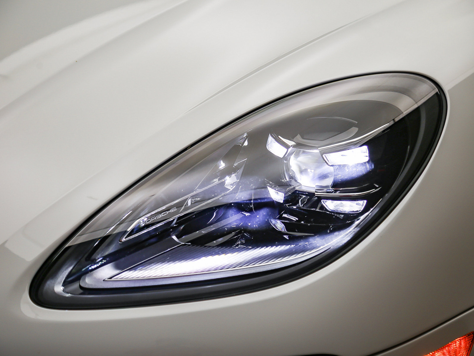 Certified 2025 Porsche Macan 4S Electric AWD/4WD image 43