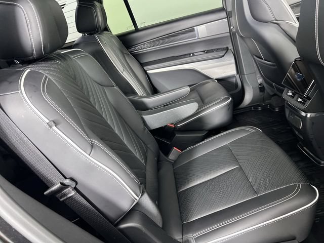 Certified 2026 Cadillac Vistiq Platinum w/ LPO, Floor Liner Package AWD/4WD image 27