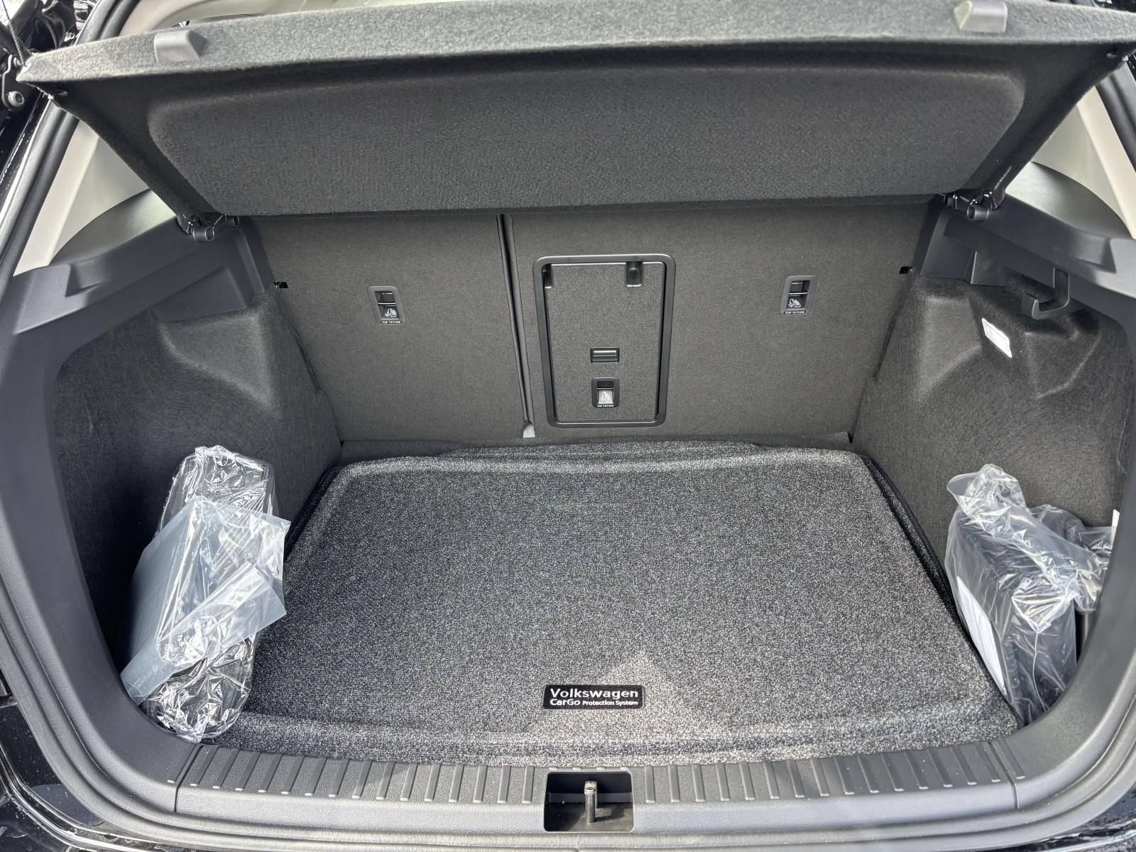New 2026 Volkswagen Taos SEL AWD/4WD image 9