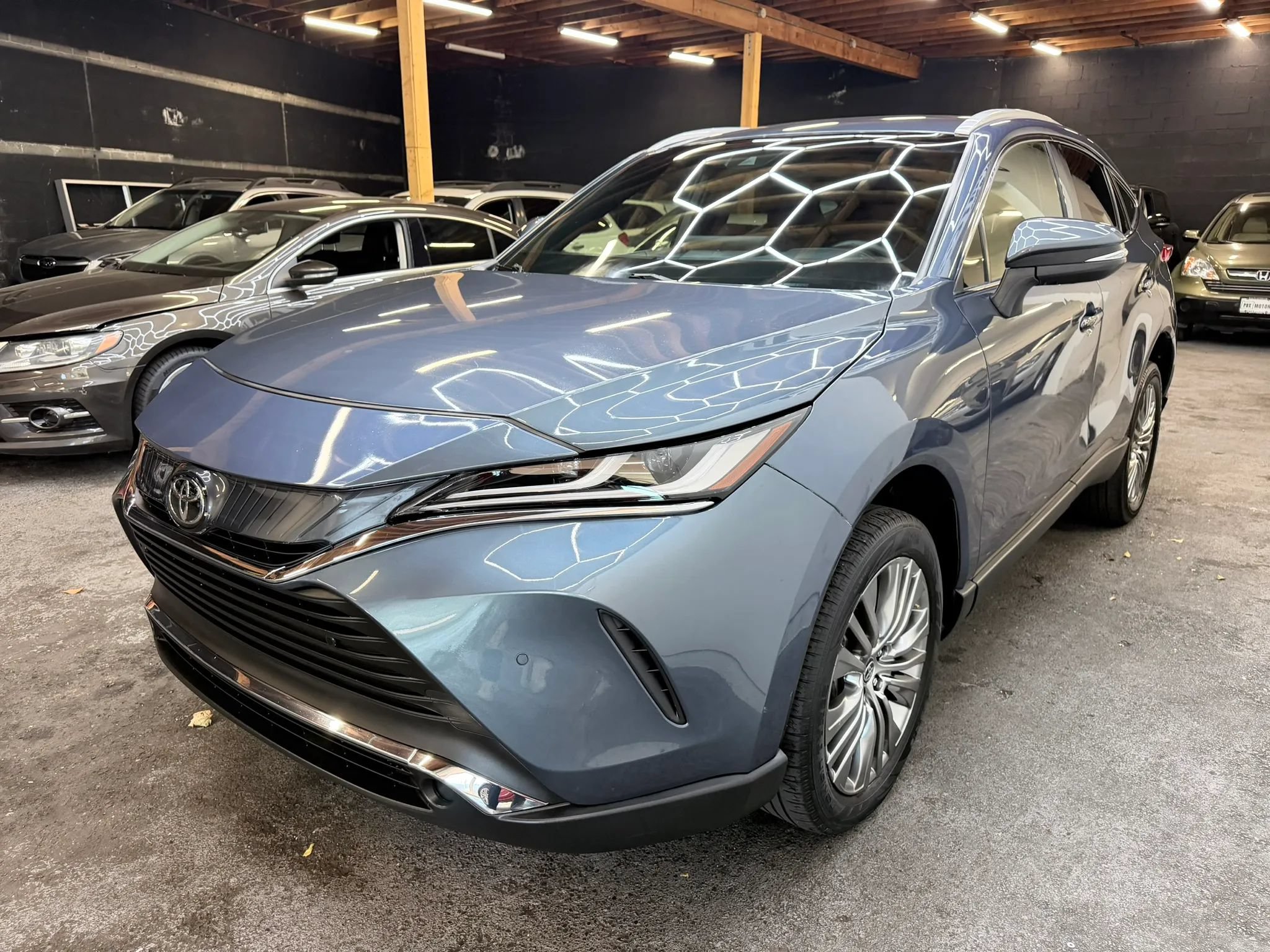 Used 2021 Toyota Venza XLE w/ Softex Package AWD/4WD image 4