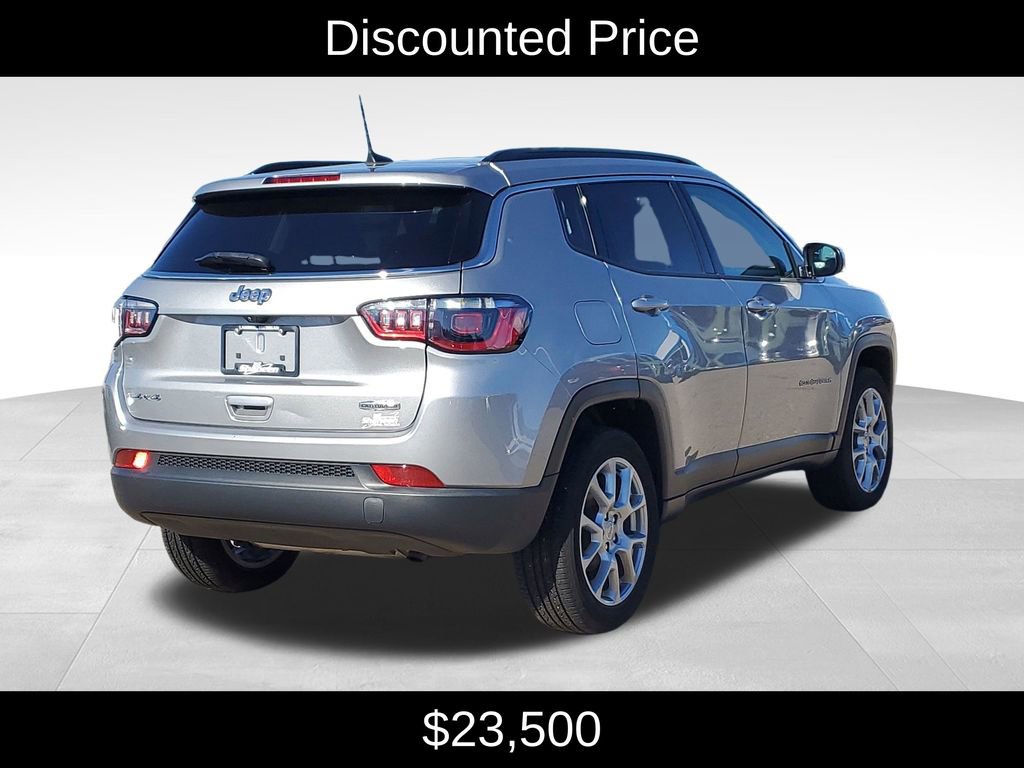 Used 2022 Jeep Compass Latitude image 3