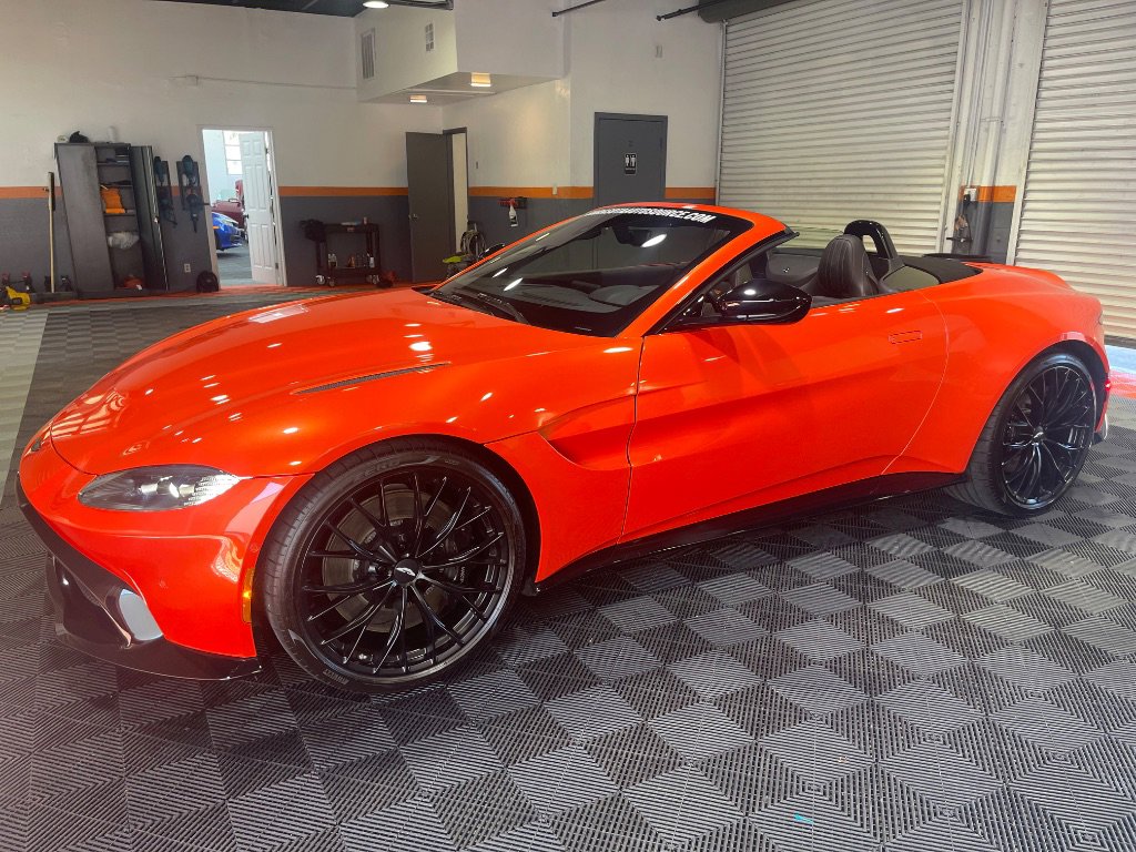 Used 2023 Aston Martin V8 Vantage Roadster image 40
