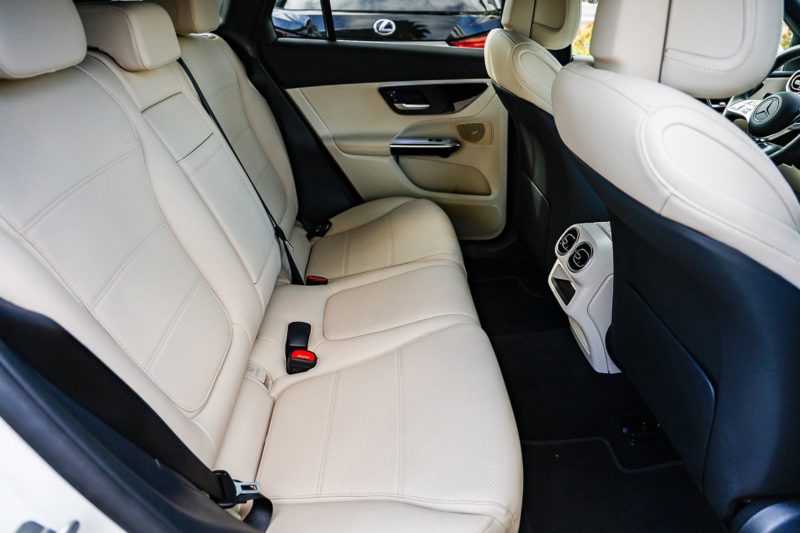 Certified 2025 Mercedes-Benz GLC 300 image 17