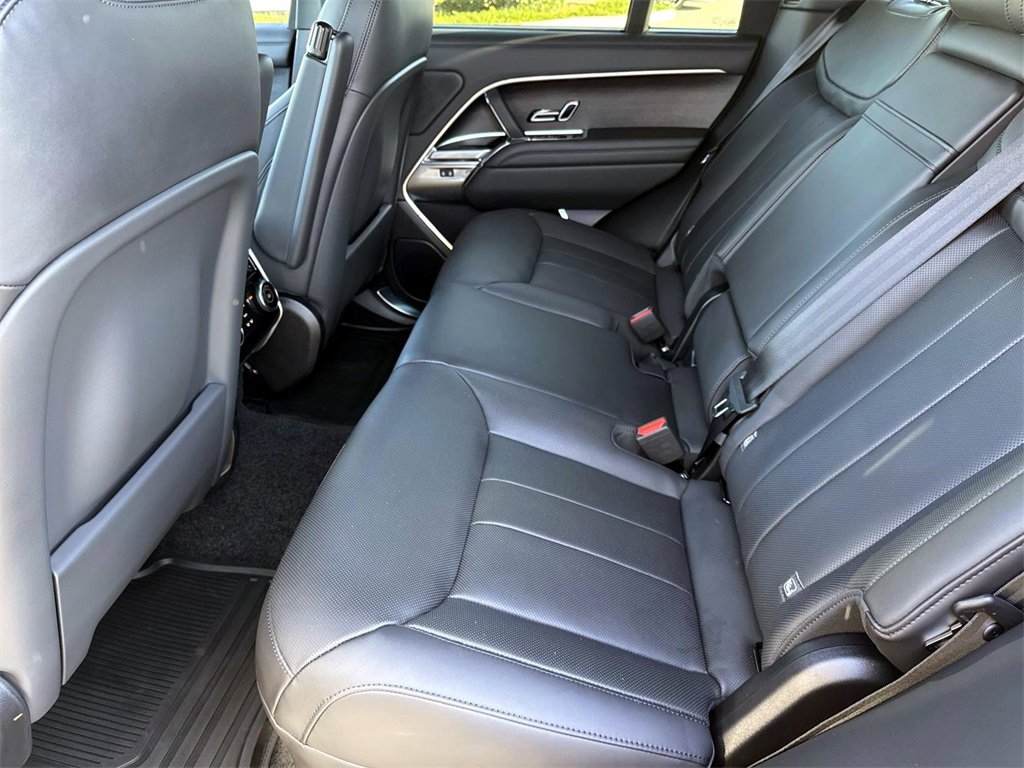 New 2026 Land Rover Range Rover SE image 12