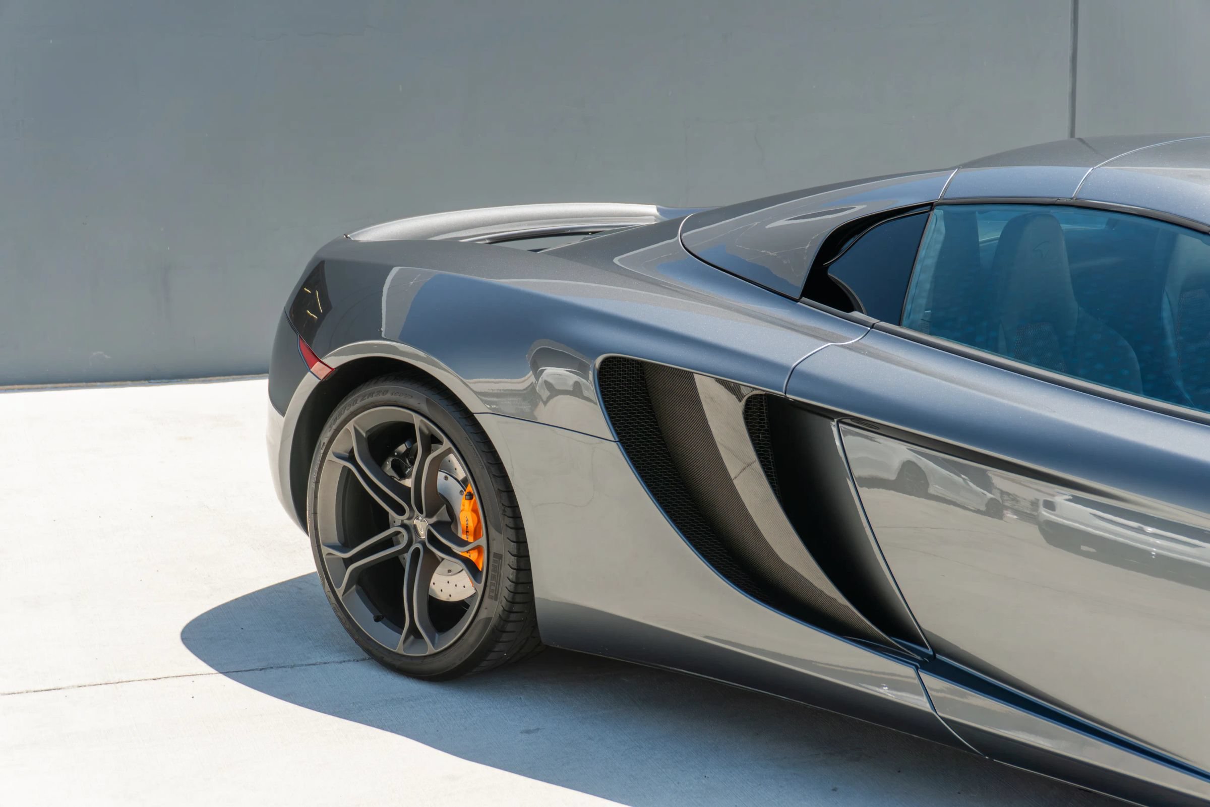 Used 2014 McLaren MP4-12C Spider RWD image 34