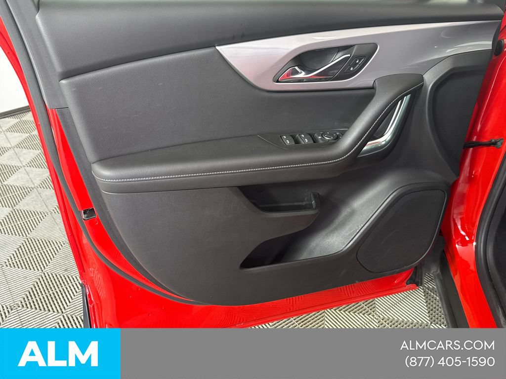 Used 2025 Chevrolet Blazer LT FWD image 13