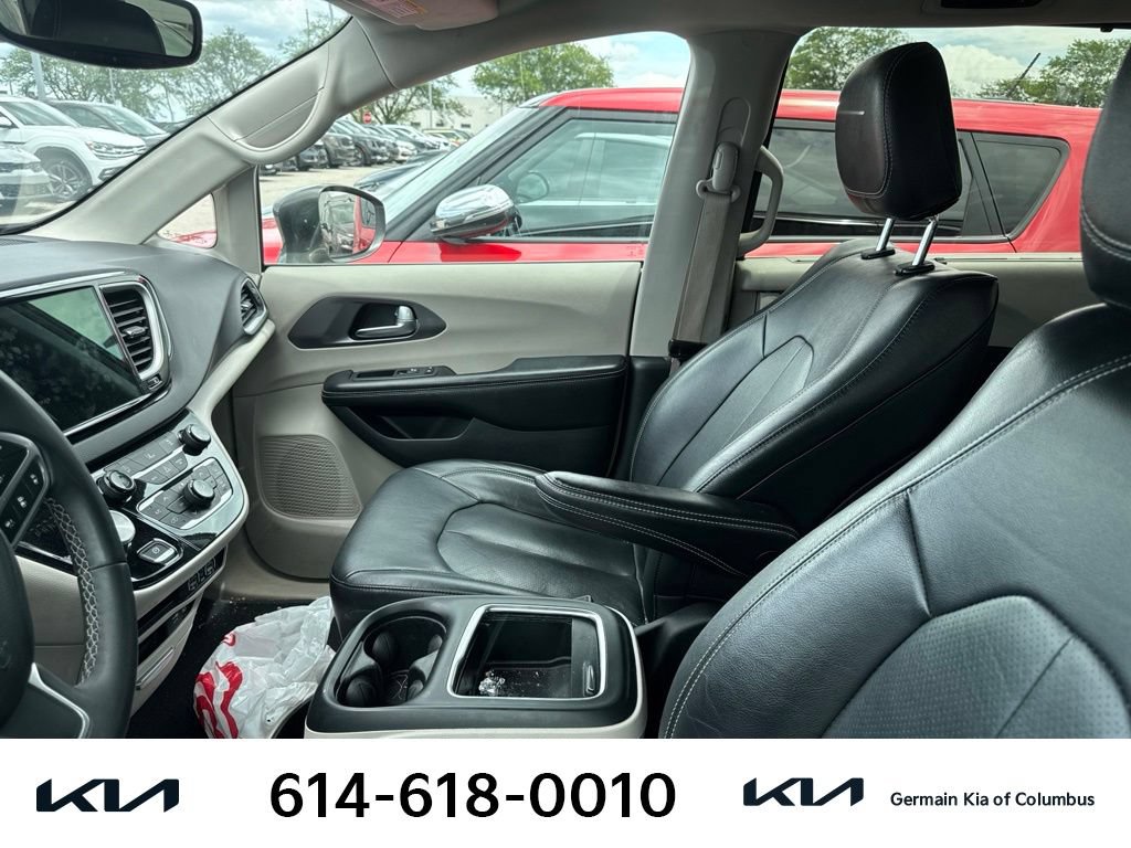 Used 2022 Chrysler Pacifica Touring-L FWD image 7