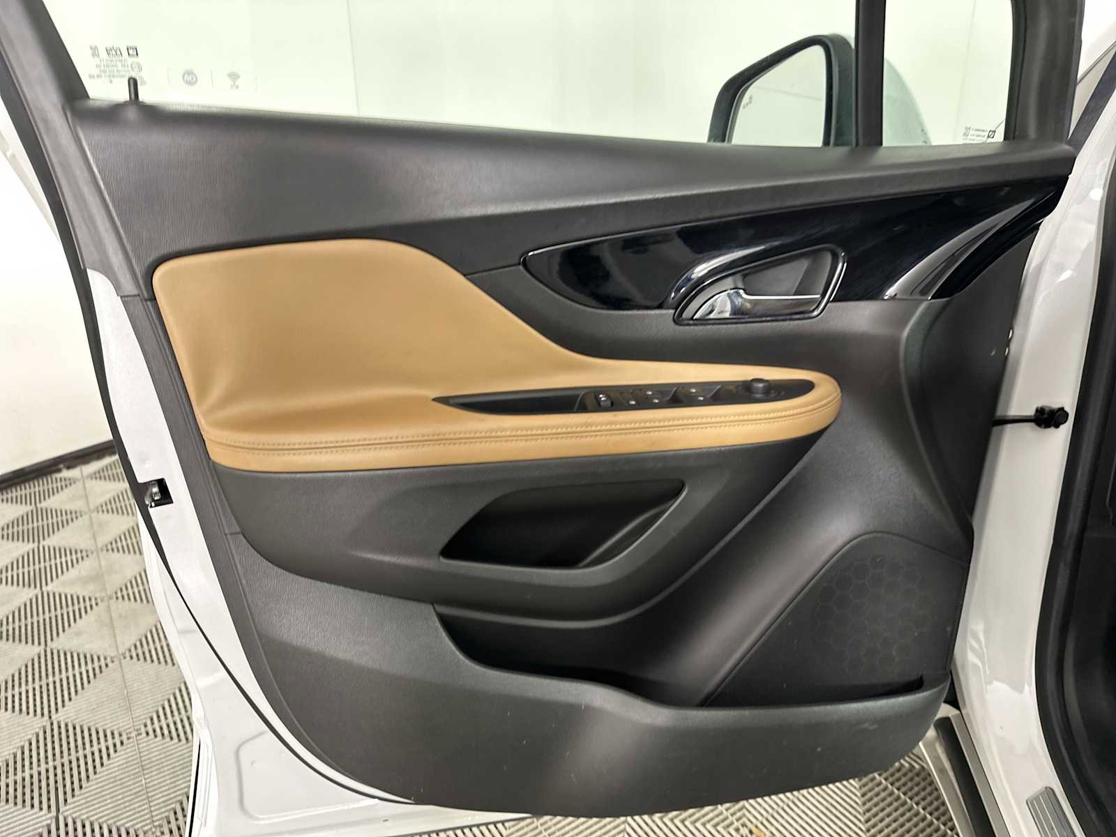 Used 2019 Buick Encore Essence w/ Experience Buick Package FWD image 16