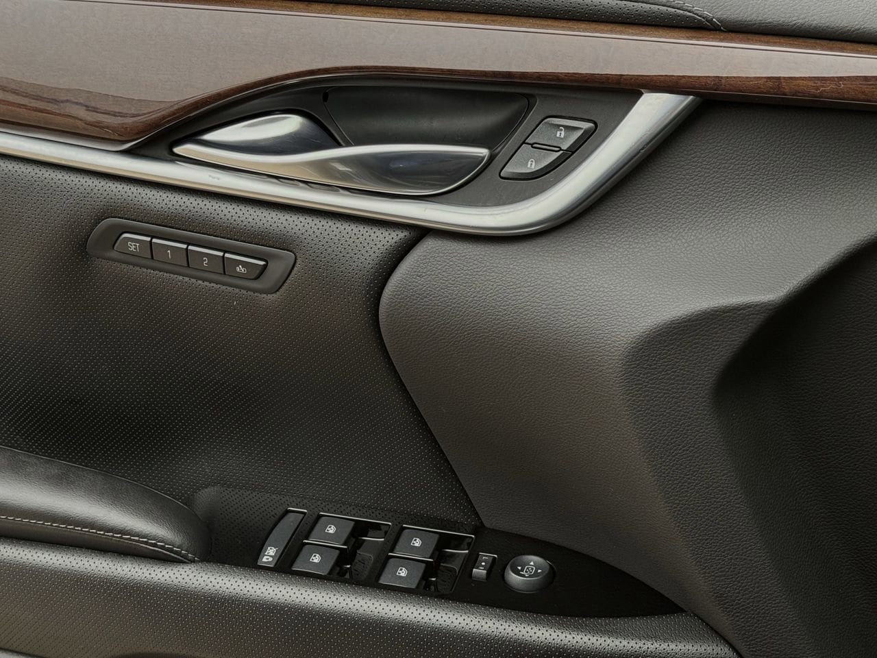 Used 2013 Cadillac XTS Luxury FWD image 21