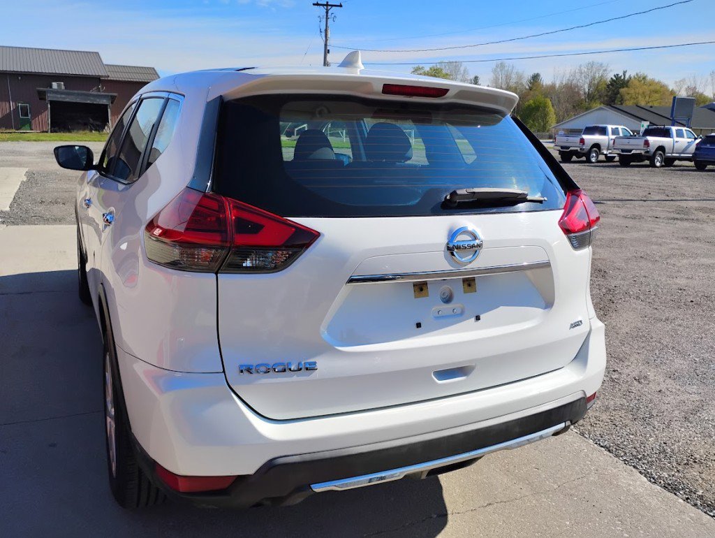 Used 2017 Nissan Rogue S AWD/4WD image 4