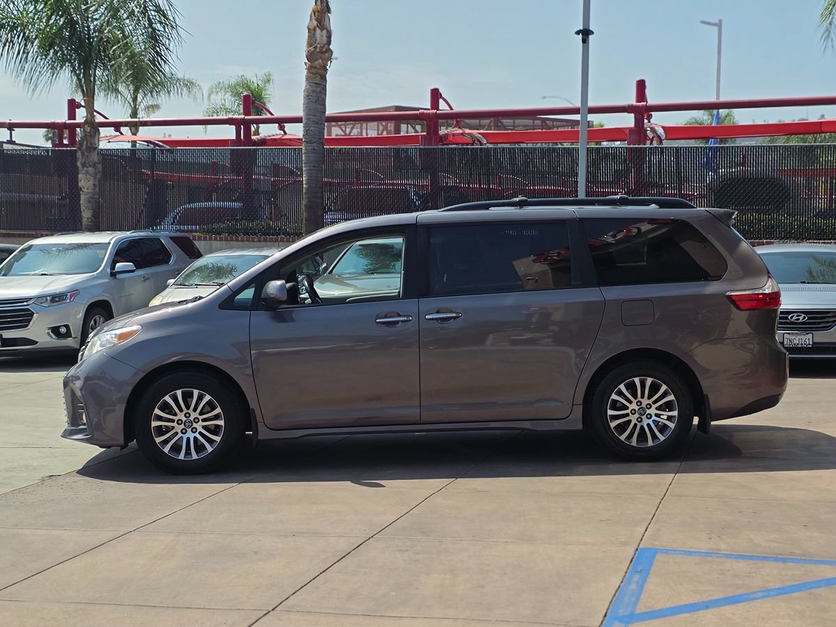 Used 2019 Toyota Sienna XLE w/ XLE Navigation Package FWD image 9