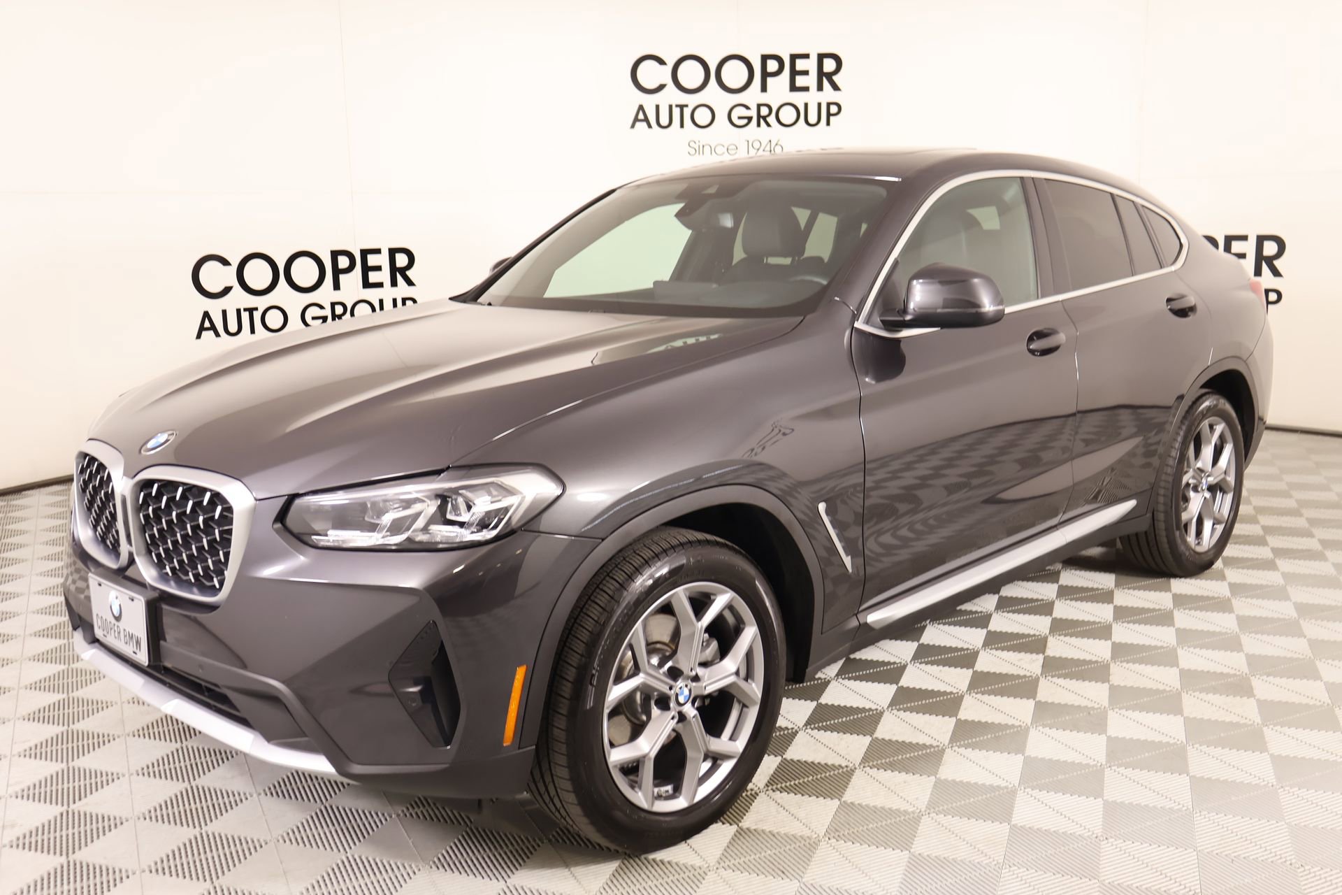 Used 2025 BMW X4 xDrive30i w/ Premium Package image 11