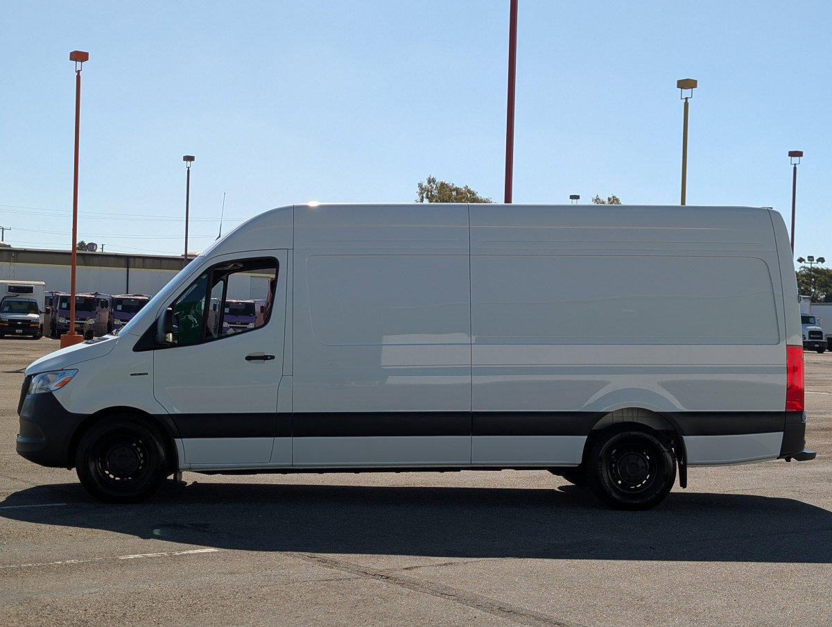 Used 2024 Mercedes-Benz eSprinter 170 Cargo image 4