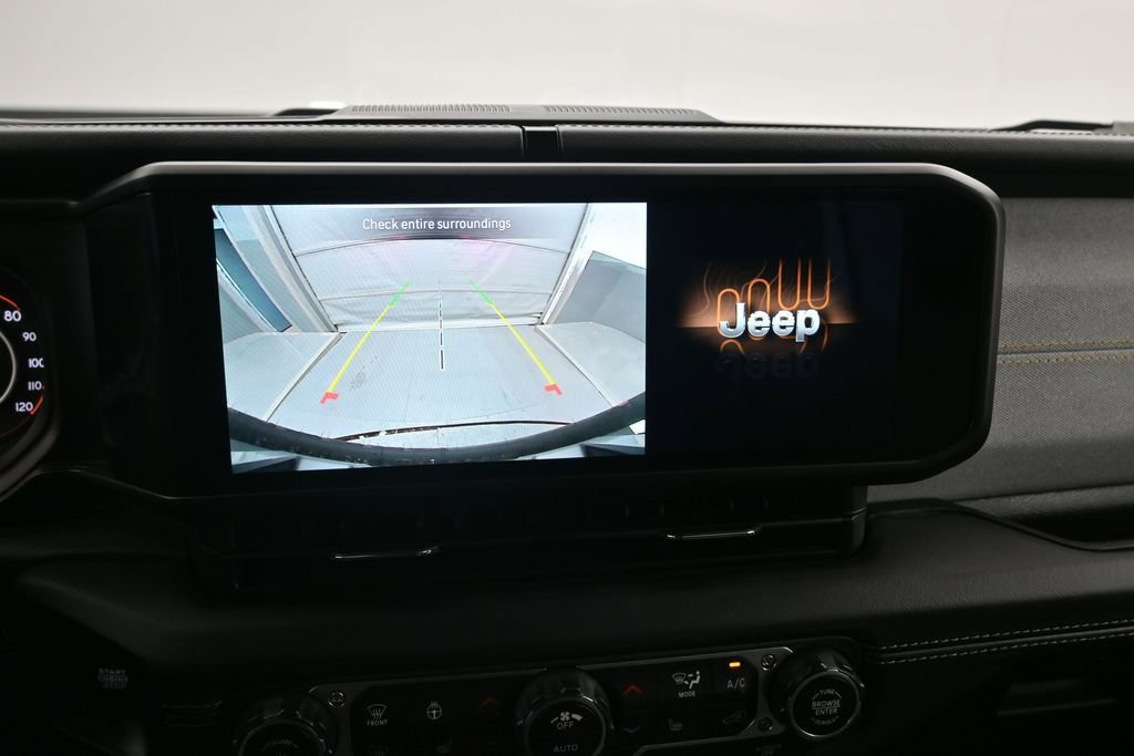 Used 2025 Jeep Wrangler Unlimited Sahara AWD/4WD image 14