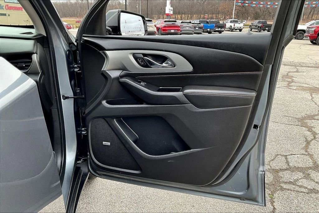 Used 2020 Chevrolet Traverse LT w/ LT Premium Package image 19