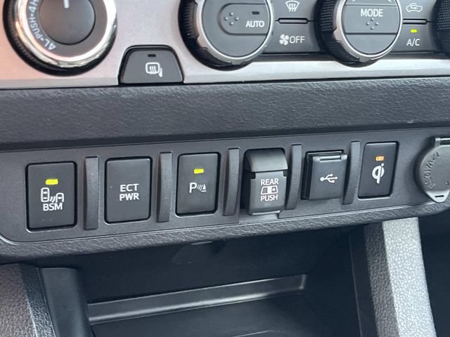 Used 2022 Toyota Tacoma Limited AWD/4WD image 35