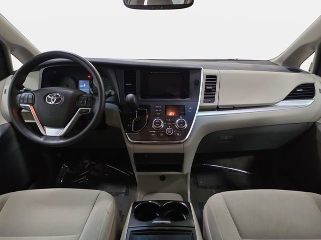 Used 2016 Toyota Sienna LE image 10