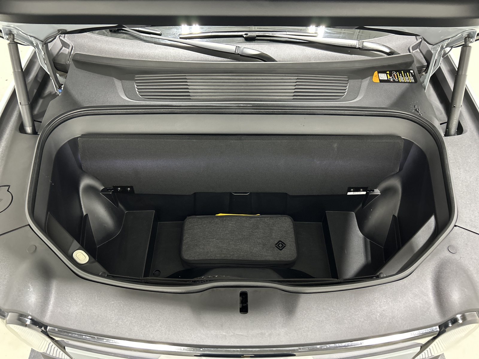 Used 2024 Rivian R1T Adventure Dual AWD/4WD image 14