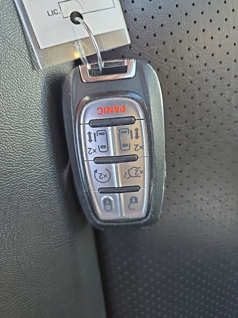 Used 2024 Chrysler Pacifica Touring-L image 45