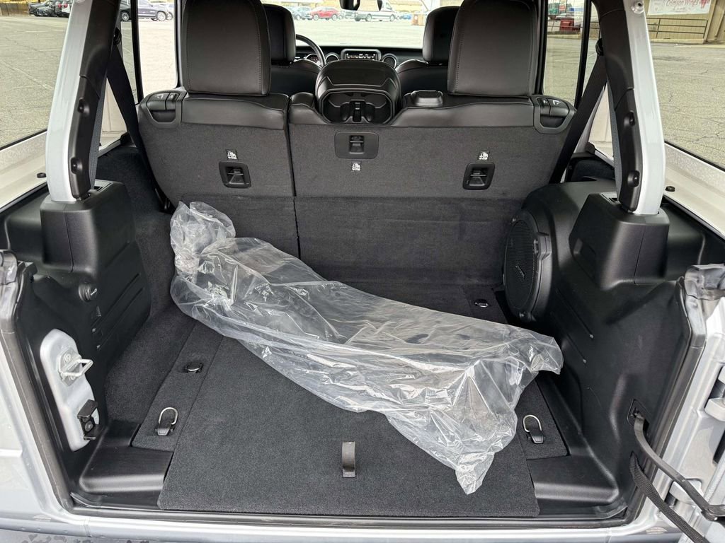 Used 2022 Jeep Wrangler Unlimited Sahara image 10