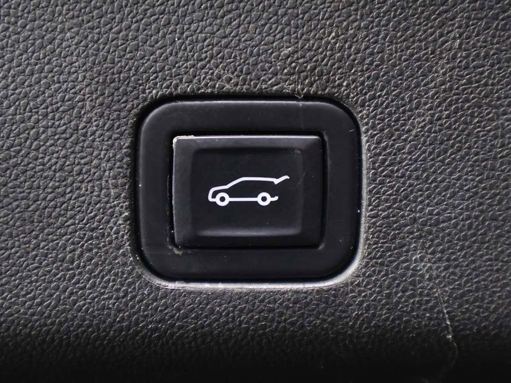 Used 2021 Chevrolet Tahoe Z71 image 17