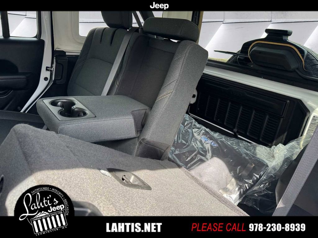 Used 2024 Jeep Wrangler Unlimited w/ Convenience Group image 16
