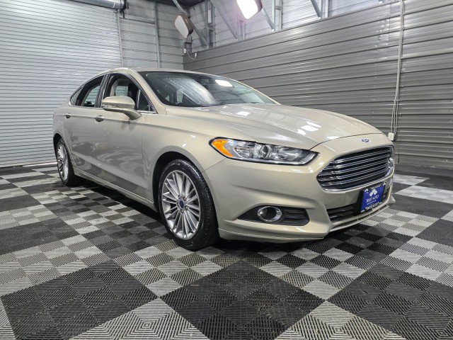 Used 2016 Ford Fusion SE w/ Equipment Group 202A image 4