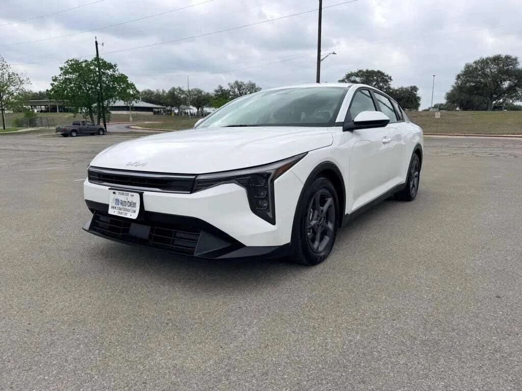 Used 2025 Kia K4 FWD image 3