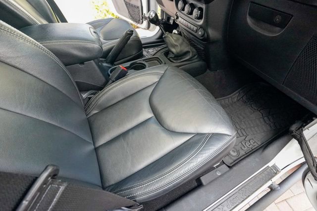 Used 2016 Jeep Wrangler Unlimited Rubicon AWD/4WD image 83