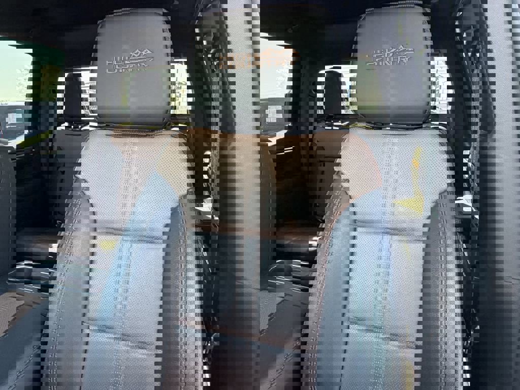 Certified 2023 Chevrolet Silverado 1500 High Country w/ Technology Package image 21